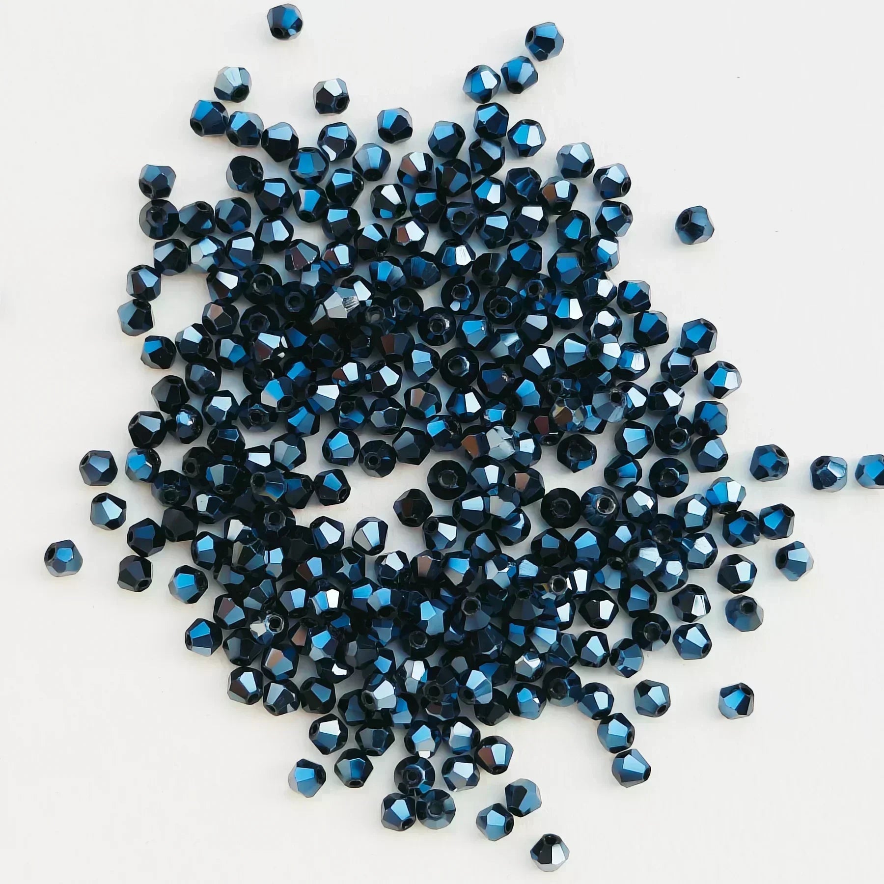 100PCS 4MM Shiny Faceted Austria Crystal Beads Bicone Beads Loose Spacer Beads for Jewelry Making DIY Bracelet Necklace Pendant