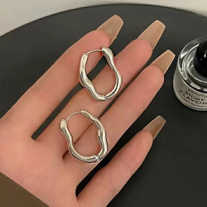 Minimalist Wavy Earrings! Gold and Silver Two-Color Stereo Line Design, Fashionable and Versatile, Suitable for Daily Work Clothing